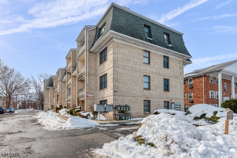 LEXINGTON COURT CONDO - Residential