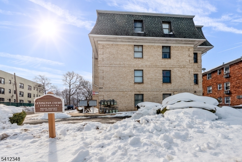 LEXINGTON COURT CONDO - Residential