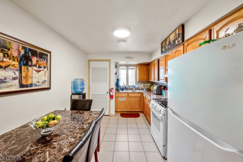 LEXINGTON COURT CONDO - Residential