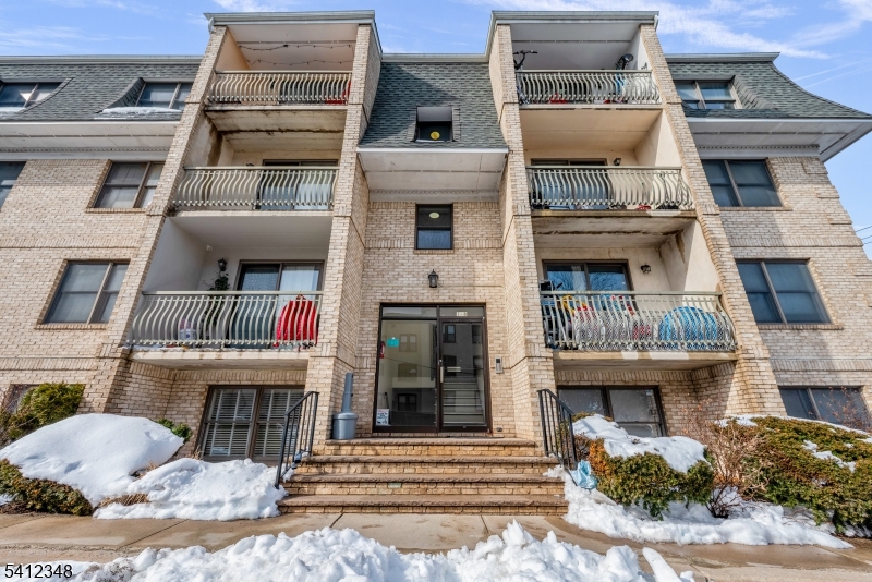 LEXINGTON COURT CONDO - Residential