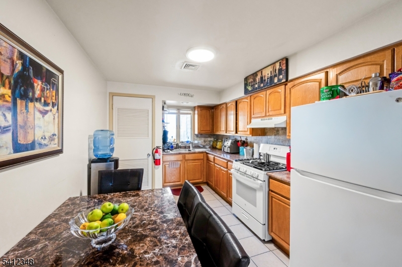 LEXINGTON COURT CONDO - Residential