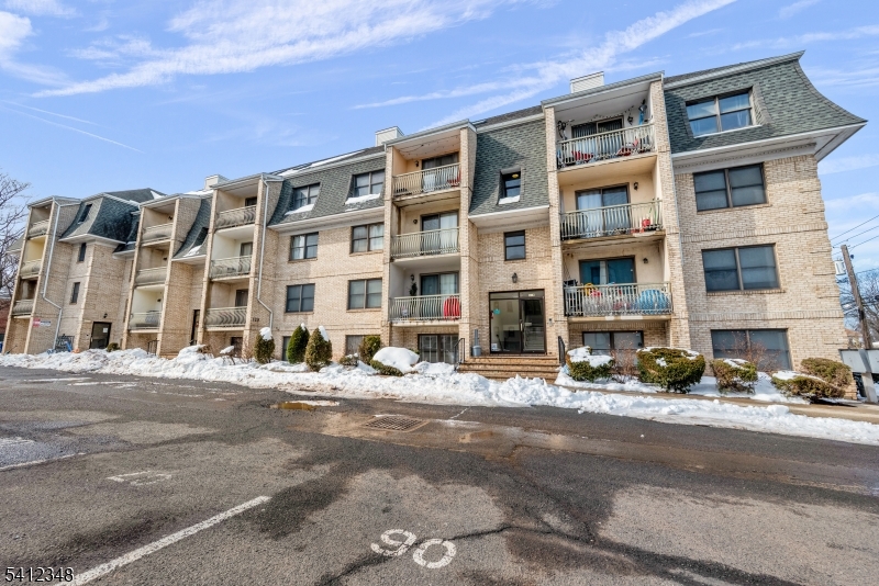 LEXINGTON COURT CONDO - Residential