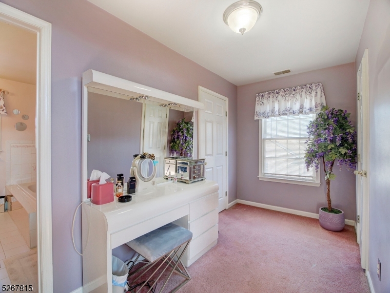 POETS PEAK - Residential