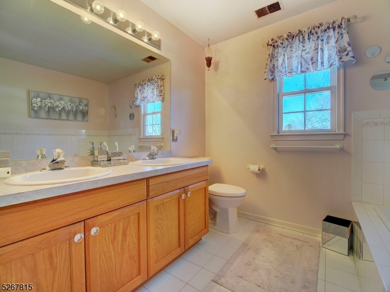 POETS PEAK - Residential