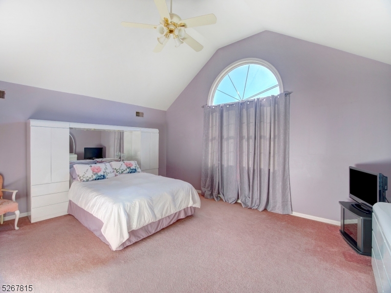 POETS PEAK - Residential