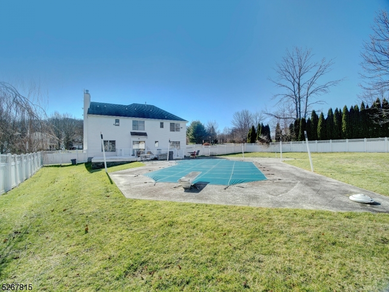 POETS PEAK - Residential