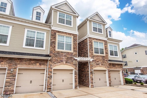 208 WELSH PL, MORRIS PLAINS, NJ 07950 - Image aa886d7f2e4e7227a138034c2000570d/2089521666