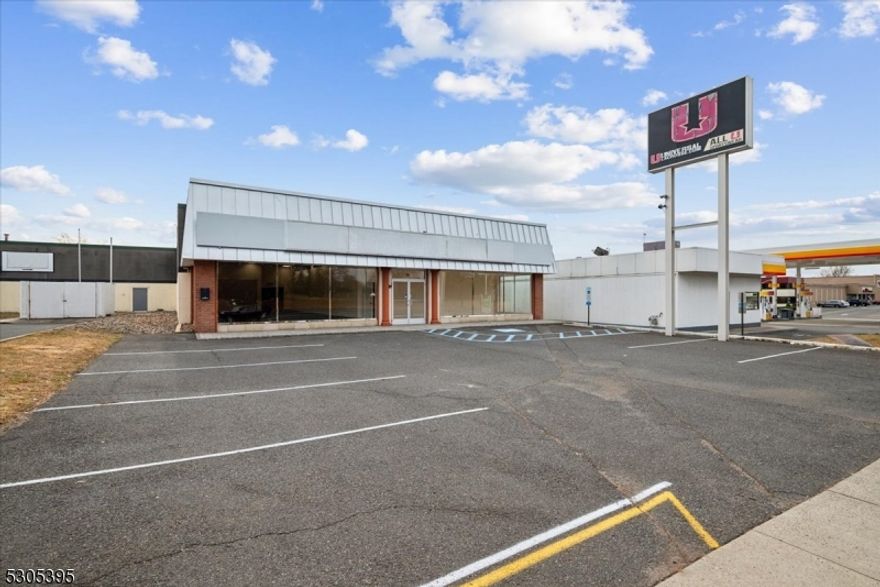 UNBELIEVABLE:  FREESTANDING 10,857 SF RETAIL BUILDING WITH WAREHOUSE.  3,000 PLUS SF RETAIL/SHOWROOM AND 7,000 PLUS SF WAREHOUSE. 16' CLEAR CEILINGS, TWO TAILBOARD LOADING.  PRESTIGIOUS  SOMERSET COUNTY, CENTRAL NJ, HIGH VISIBILITY RT 22 EAST LOCATION, PYLON SIGNAGE WITH 50,000 VPD.  FRONT AND REAR PARKING LOTS.  IDEAL FOR RETAILERS/SHOWROOM WITH NEED TO WAREHOUSE PRODUCT ONSITE. OFFER AT $16 SF NNN $7.00