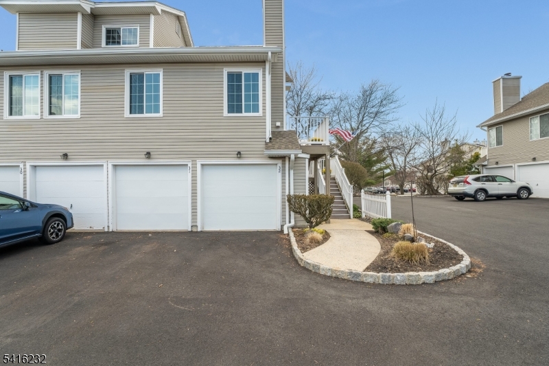 Signal Pointe - Residential