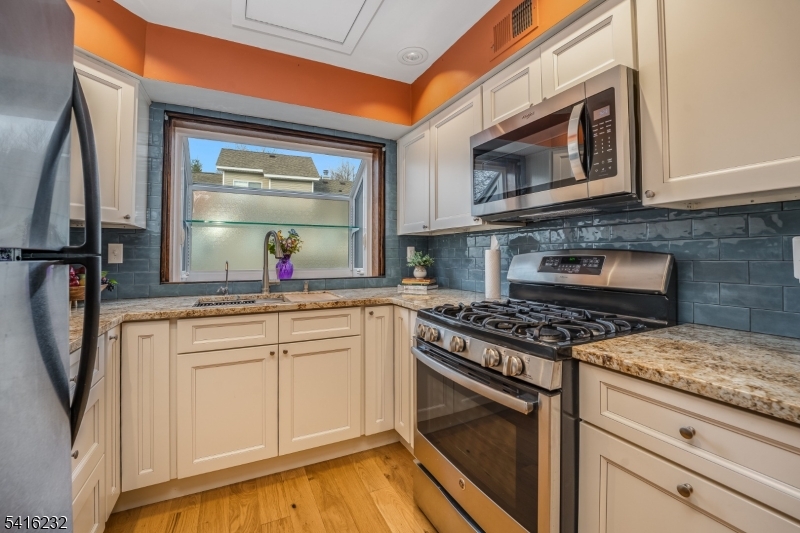 Signal Pointe - Residential