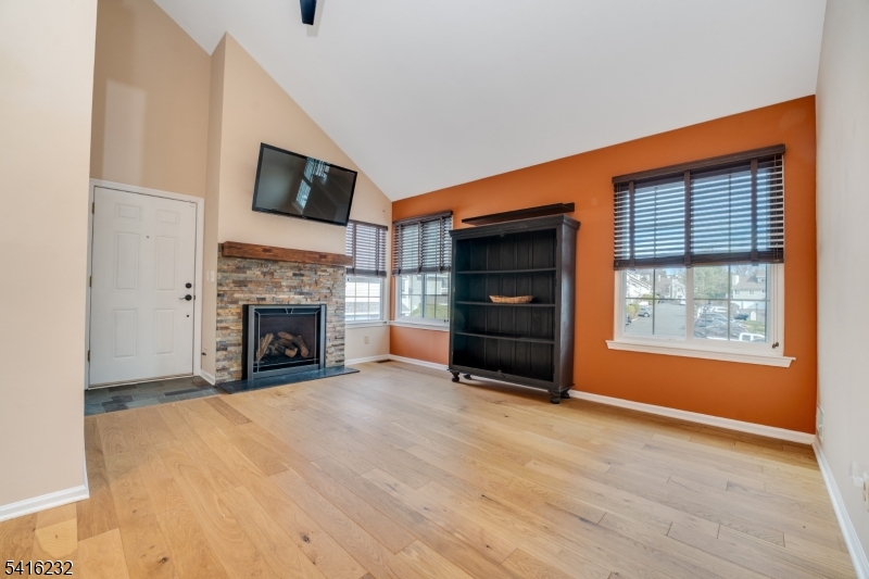 Signal Pointe - Residential