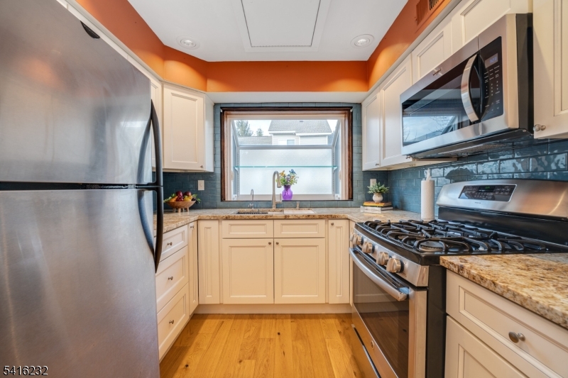 Signal Pointe - Residential