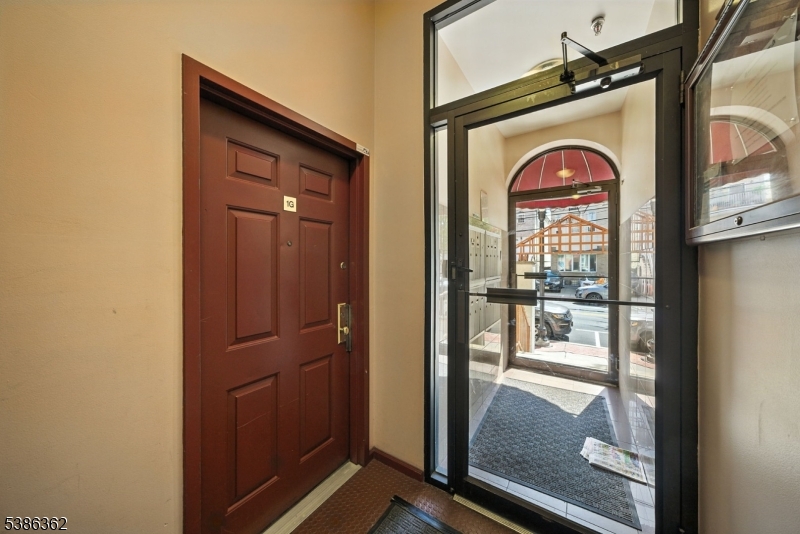 APPLE RIDGE CONDOMINIUM - Residential Lease