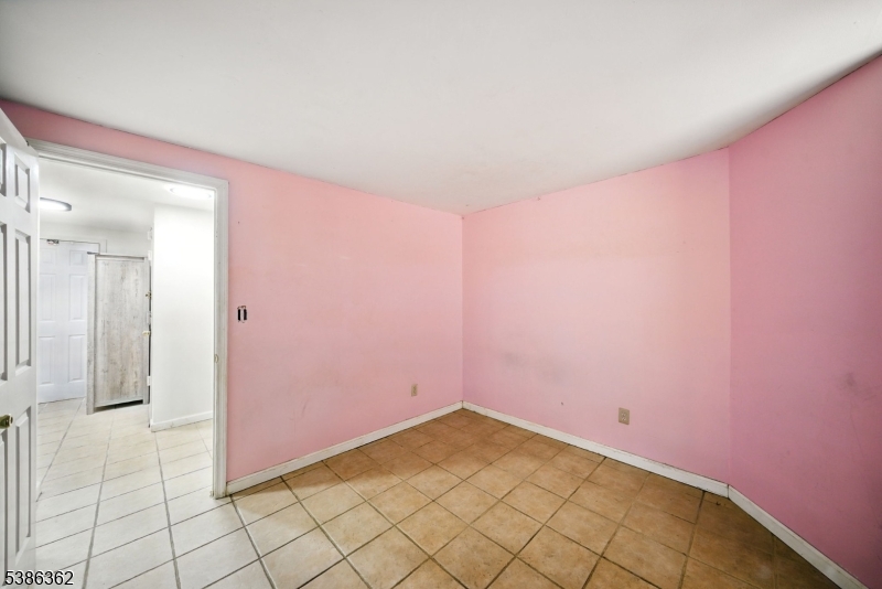 APPLE RIDGE CONDOMINIUM - Residential Lease