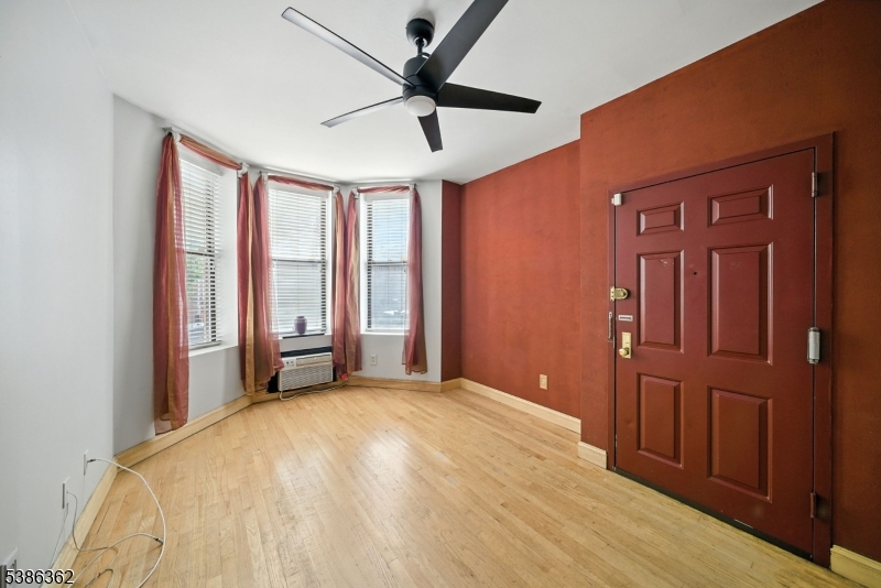 APPLE RIDGE CONDOMINIUM - Residential Lease