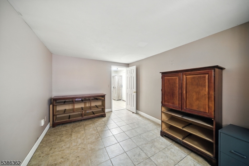 APPLE RIDGE CONDOMINIUM - Residential Lease