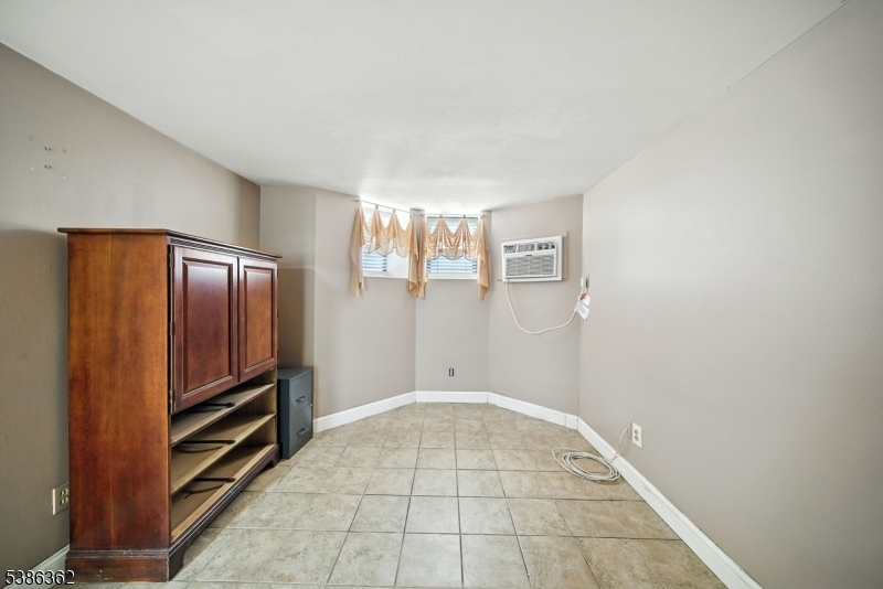 APPLE RIDGE CONDOMINIUM - Residential Lease