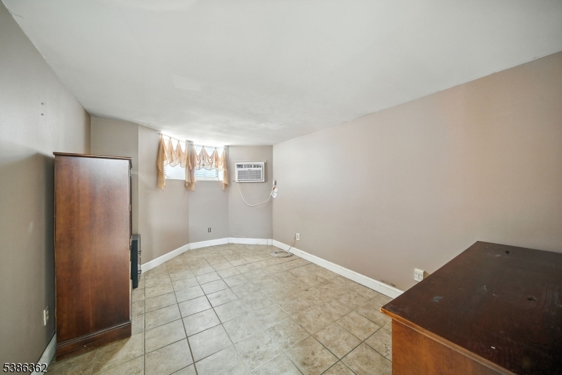 APPLE RIDGE CONDOMINIUM - Residential Lease