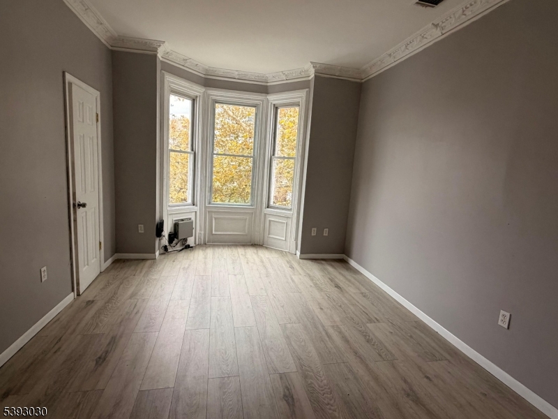 LOWER BROADWAY - Residential Lease