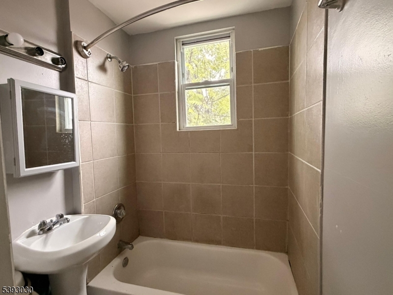 LOWER BROADWAY - Residential Lease