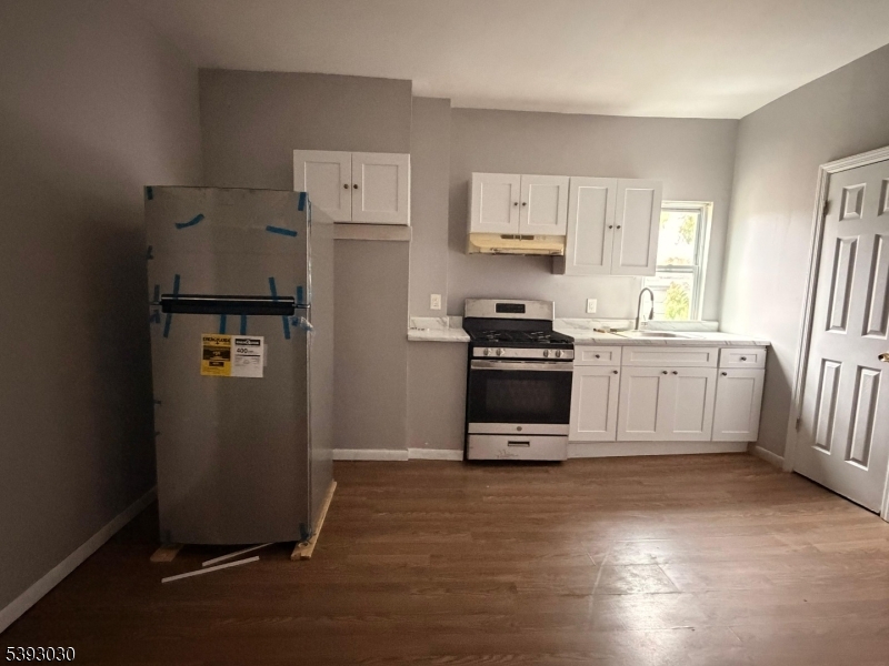 LOWER BROADWAY - Residential Lease