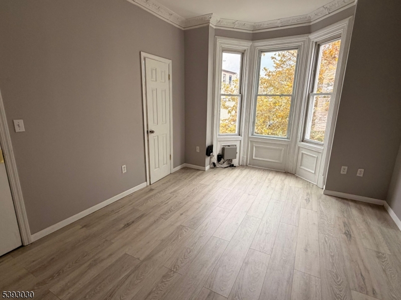 LOWER BROADWAY - Residential Lease