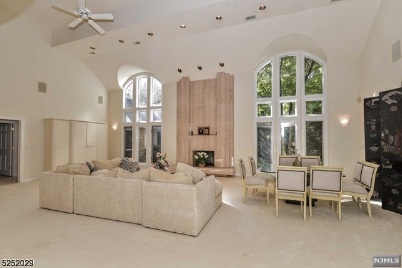 830 W Shore Dr