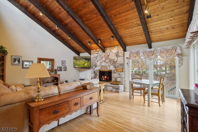 RIKER HILL - Residential