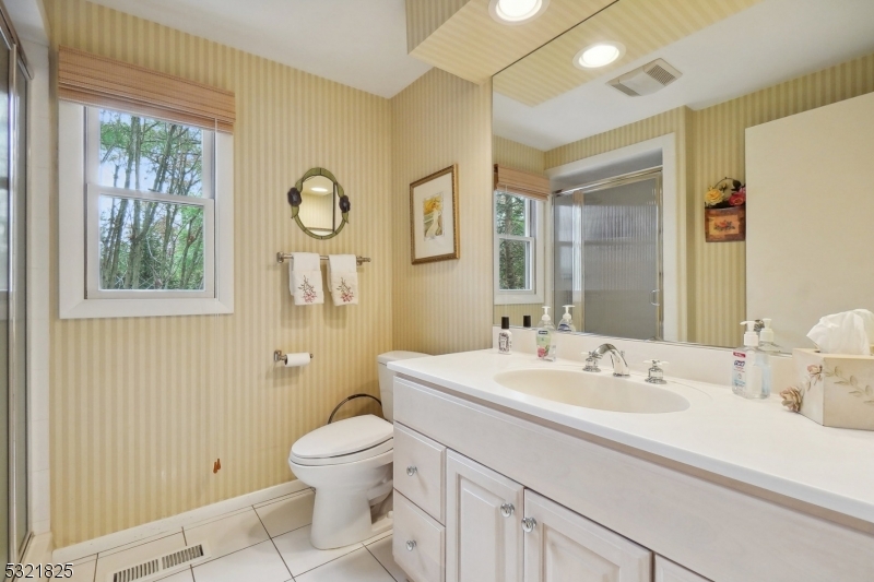 RIKER HILL - Residential