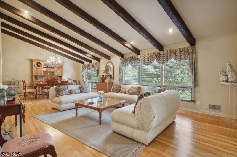 RIKER HILL - Residential