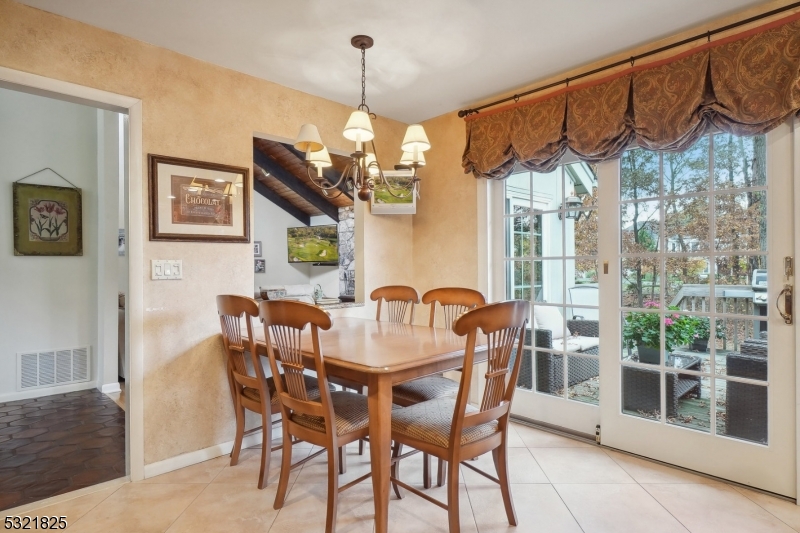 RIKER HILL - Residential