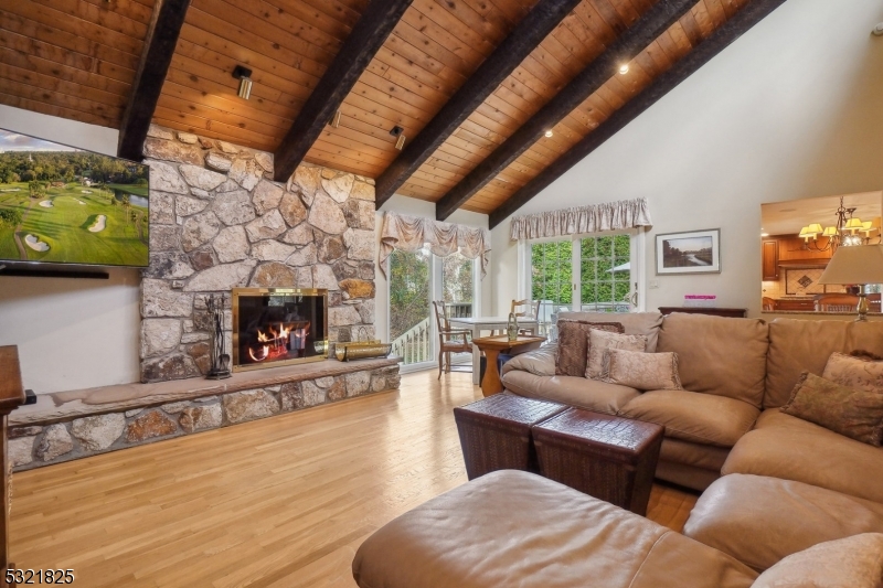 RIKER HILL - Residential