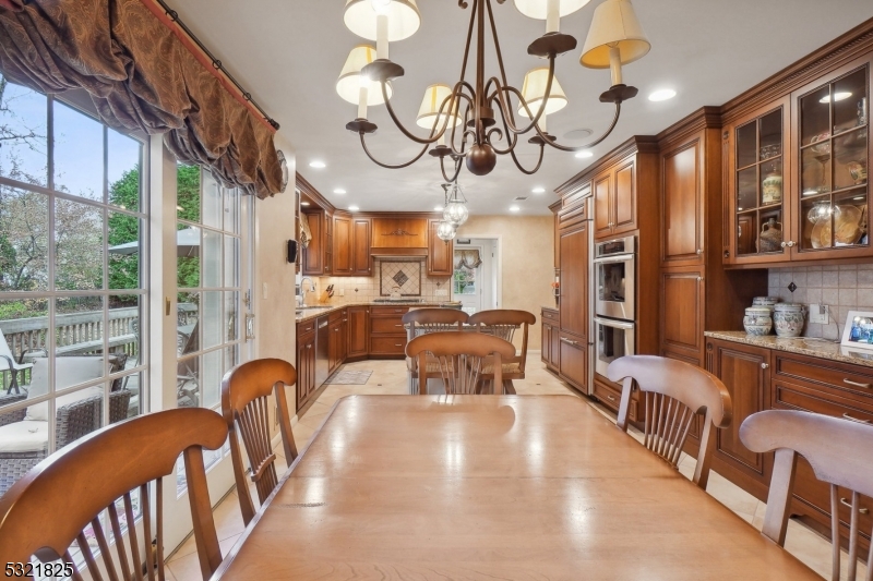 RIKER HILL - Residential