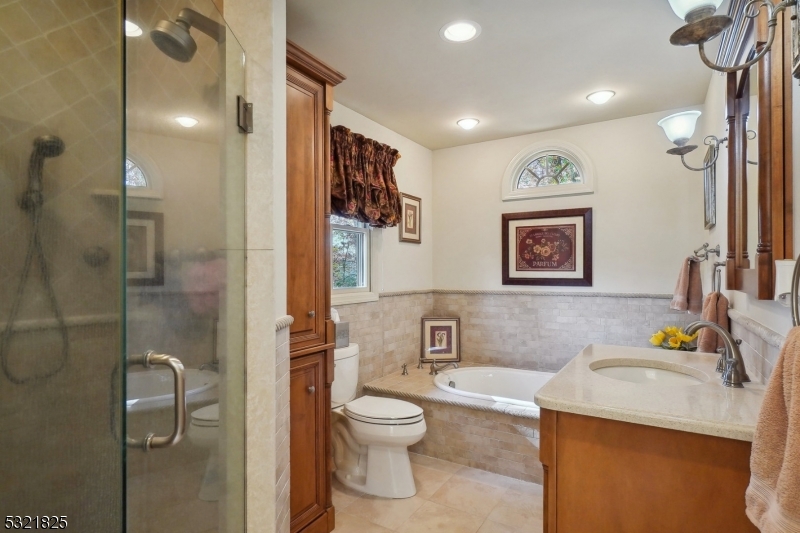 RIKER HILL - Residential