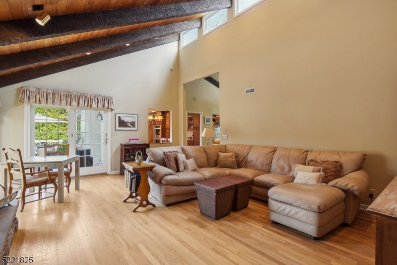 RIKER HILL - Residential