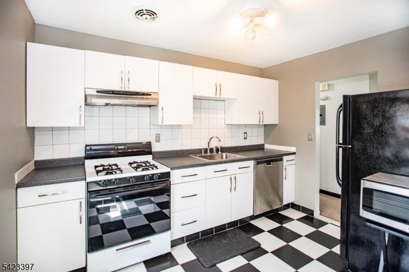 Photo 1 of 48 — 1130 Valley Rd 2B, Wayne Twp., NJ 07470