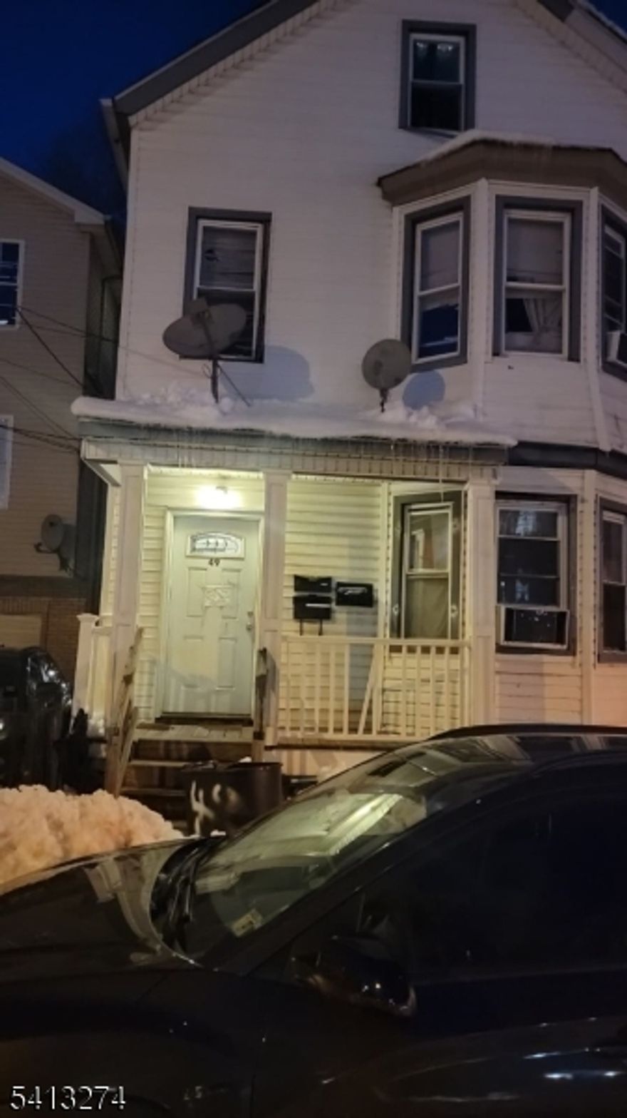 A minimum of 24 hours? notice is required to schedule a showing.