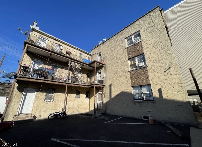 IRONBOUND - Commercial Sale