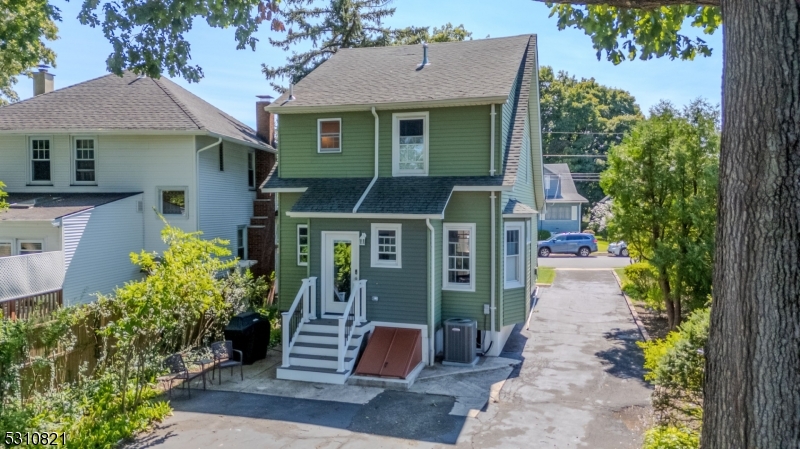 Photo 6 of 28 of 44 Friedland Rd house