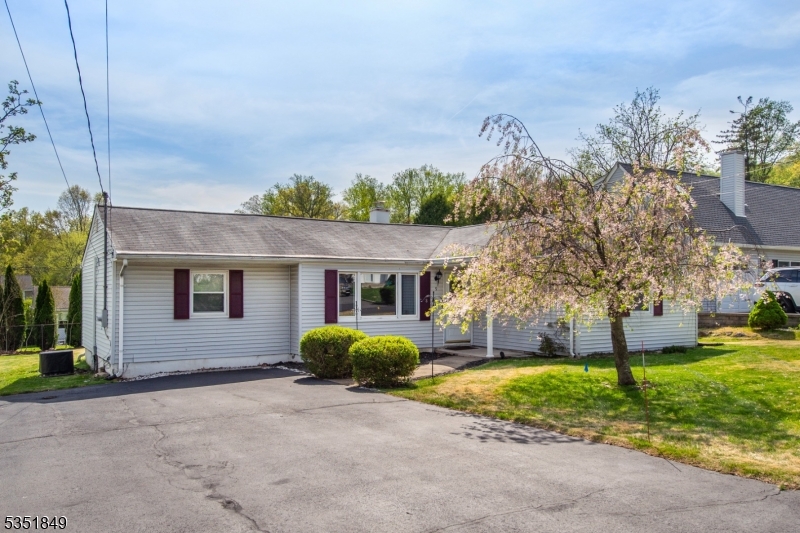 9 Harmony Ln