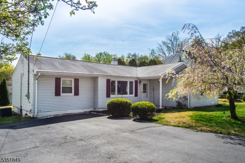 9 Harmony Ln