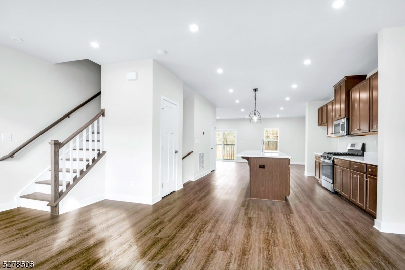 Mountain Ridge - Residential Lease