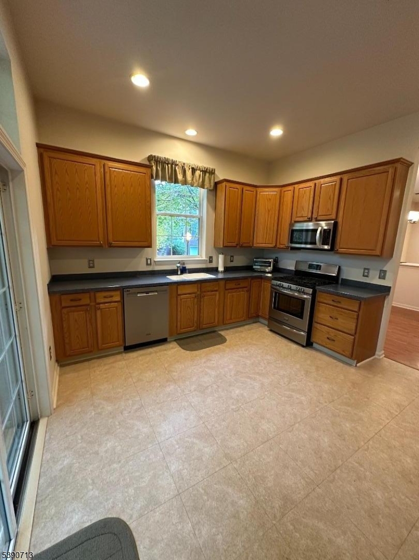 Four Season at Wayne - Residential