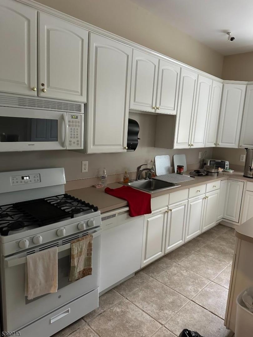 Four Season at Wayne - Residential