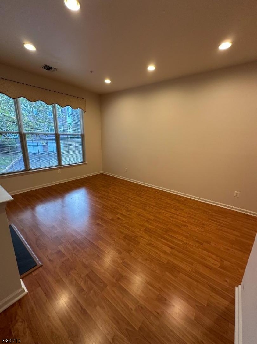 Four Season at Wayne - Residential