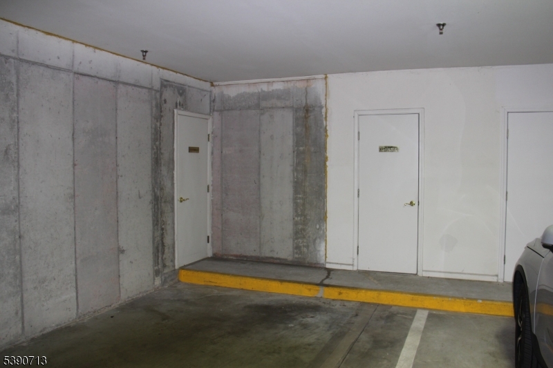 Four Season at Wayne - Residential