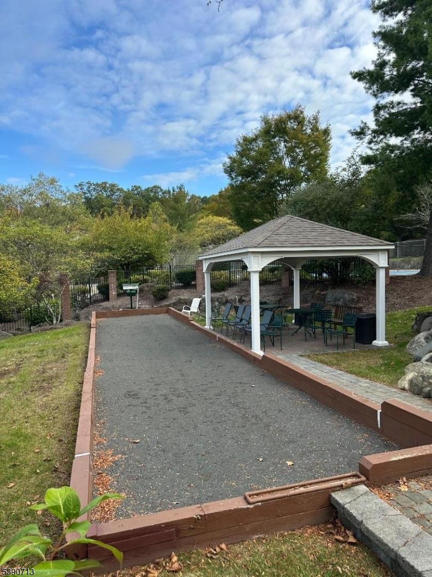 Four Season at Wayne - Residential