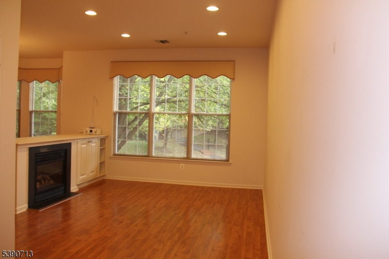 Four Season at Wayne - Residential