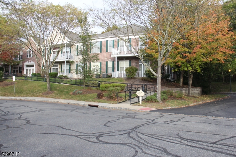 Four Season at Wayne - Residential