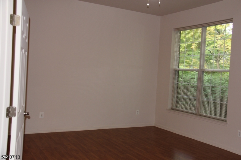 Four Season at Wayne - Residential